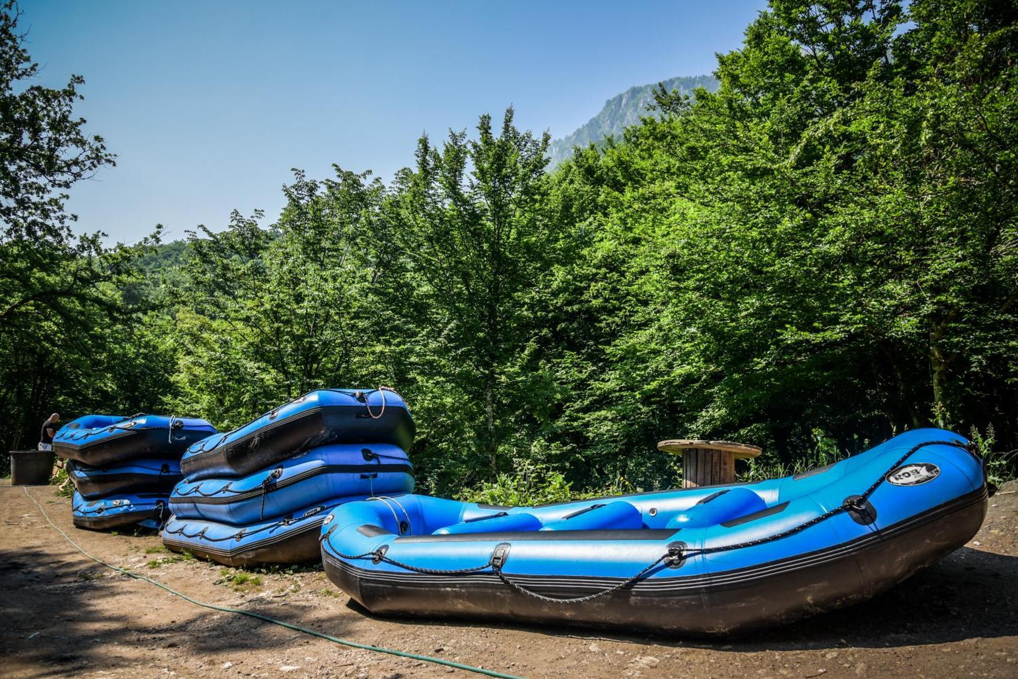 Camp Divlja Rijeka Otel Hum Dış mekan fotoğraf