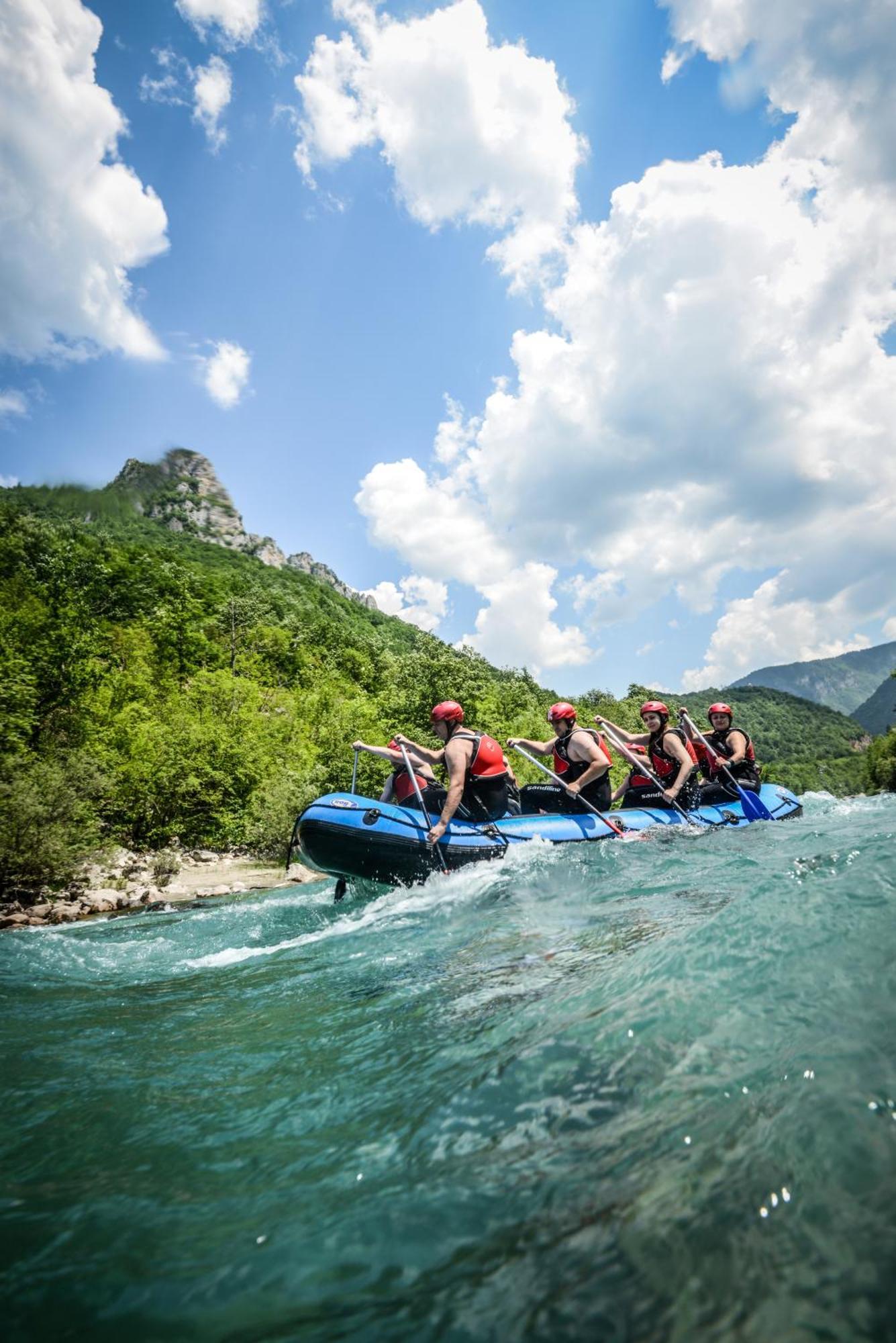 Camp Divlja Rijeka Otel Hum Dış mekan fotoğraf