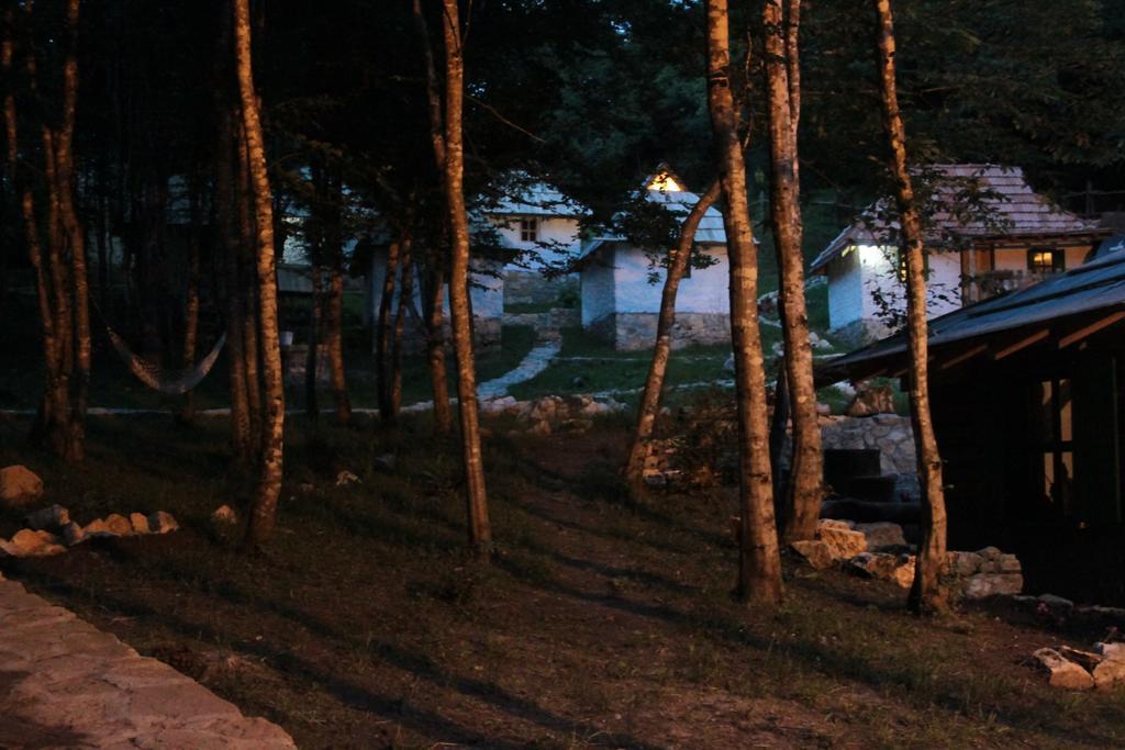 Camp Divlja Rijeka Otel Hum Dış mekan fotoğraf