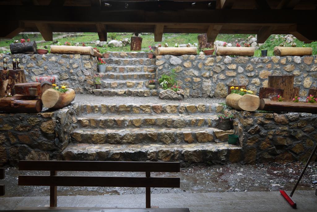 Camp Divlja Rijeka Otel Hum Dış mekan fotoğraf