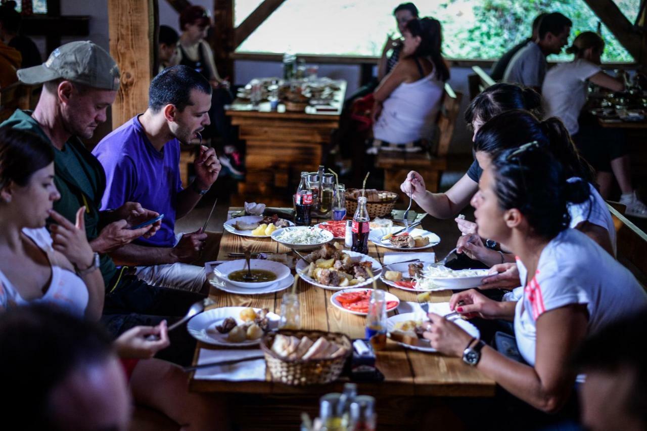 Camp Divlja Rijeka Otel Hum Dış mekan fotoğraf